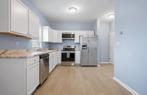 Central Business District House | Best value! Walk to downtown Worcester: Union station, hospitals, & universities