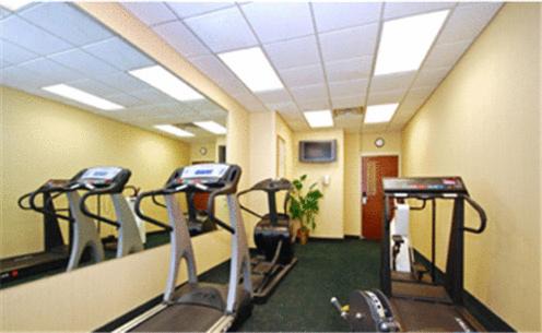 Brook Park Hotel | Best Western Airport Inn & Suites Cleveland