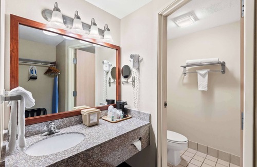 Quad Cities Hotel | Best Western Airport Inn