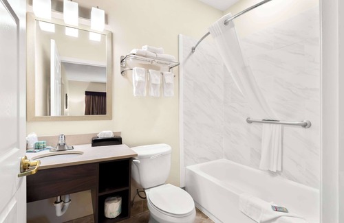 Palmyra Hotel | Best Western Palmyra Inn & Suites