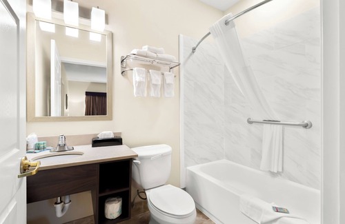 Palmyra Hotel | Best Western Palmyra Inn & Suites