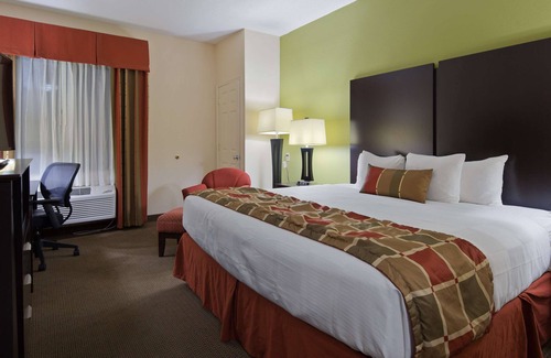Huntersville Hotel | Best Western Plus Huntersville Inn & Suites Near Lake Norman