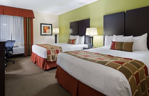 Huntersville Hotel | Best Western Plus Huntersville Inn & Suites Near Lake Norman