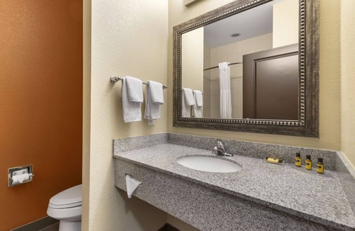 Luling Hotel | Best Western Plus Longhorn Inn & Suites