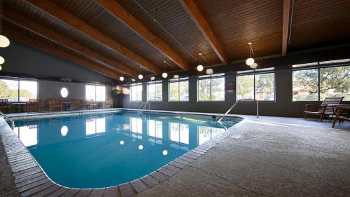 North Canton Hotel | Best Western Plus North Canton Inn & Suites