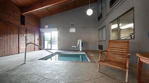 North Canton Hotel | Best Western Plus North Canton Inn & Suites