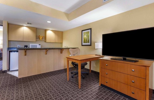 Thunderbird Industrial Airpark Hotel | Best Western Plus Scottsdale Thunderbird Suites