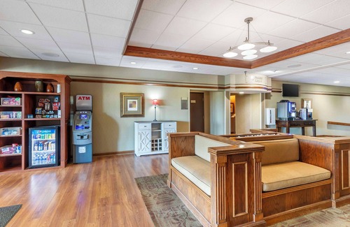 Quad Cities Hotel | Best Western Plus Steeplegate Inn