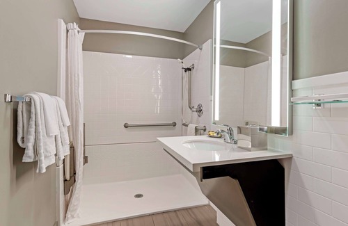Waterloo Hotel | Best Western Plus Waterloo & Cedar Falls