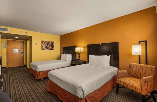 Western Honolulu Hotel | Best Western The Plaza | Standard Room 2 Double Beds | Swimming Pool
