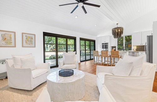 Heritage Woods House | BESTNEST by Beverly Serral 44 Heritage Rd, Sea Pines *Pet Friendly*