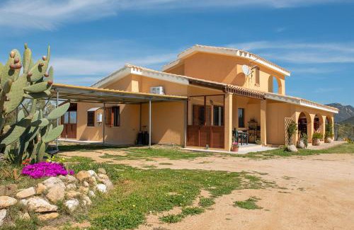 Castiadas House | Beth la Casa della Luna