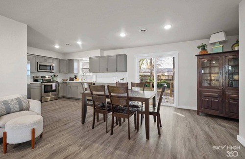 Bentonville House | Beth Ln Breakaway-Blocks from Walmart HQ