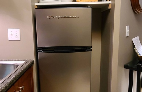 Potsdam Apartment | Beth's Place - On the River - W/Hot Tub, Pickleball Court & Putting Green