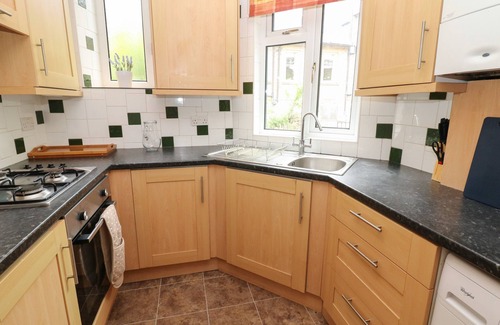 Calver Cottage | BETHANY A, with a garden in Calver