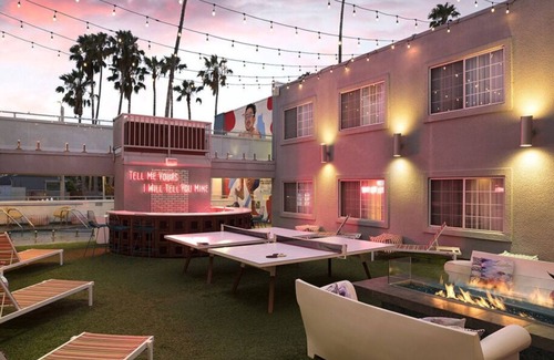 Venice Hotel | Better-than-Basic King at The Kinney Venice Beach!