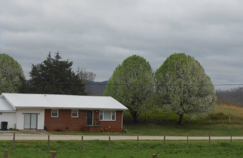 Sparta House | Between Fall Creek Falls, Burgess Falls and Rock Island State Parks
