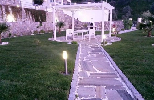 Gulluk Apartment | Beutiful well kept complex, close to beach, in a peaceful location.