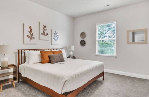 Greer House | Beverly East~ 1 Mile to Downtown Greer
