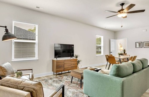 Greer House | Beverly North~ 1 Mile to Downtown Greer