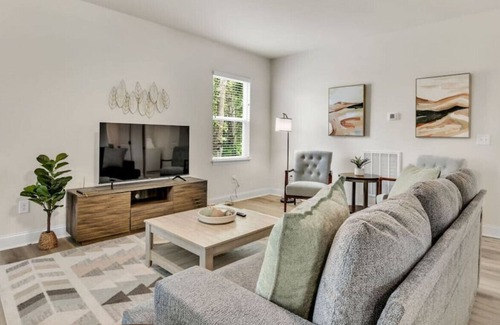 Greer House | Beverly West~ 1 Mile to Downtown Greer!