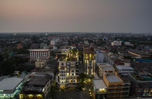 Bang Phlat Hotel | Beyond Suite