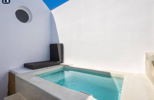 Karterados Apartment | BH586 - C - Suite Santorini