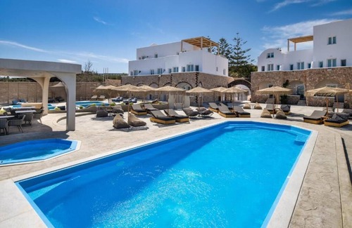 Karterados Apartment | BH586 - C - Suite Santorini