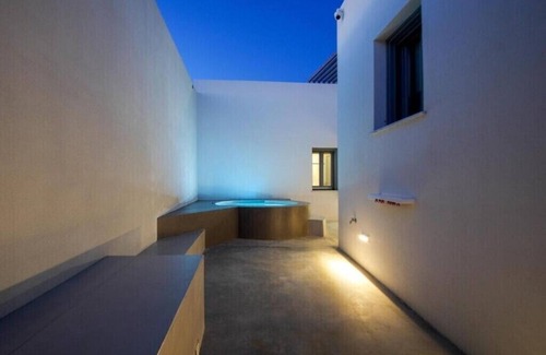 Kini Apartment | BH836 - C - Suite Syros