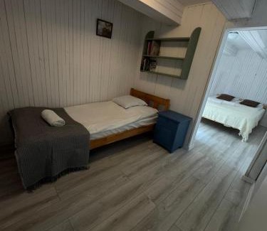 gmina Osieczna House | Biały domek w środku lasu