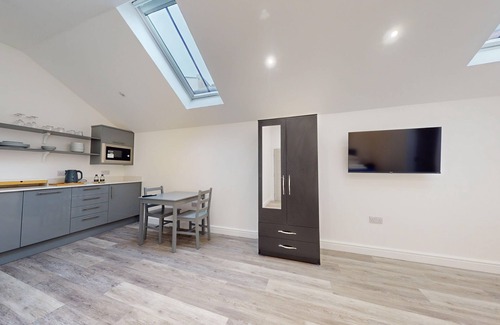 Bicester Apartment | Bicester Court Lodge The Heritage Room | Bicester Holiday Let | 1 Beds & Sleeps 2