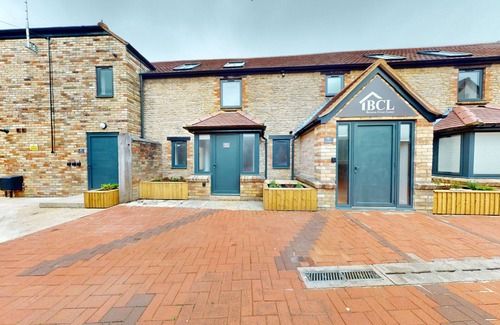 Bicester Apartment | Bicester Court Lodge The Heritage Room | Bicester Holiday Let | 1 Beds & Sleeps 2