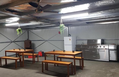 Hay Hotel | Bidgee Motor Inn