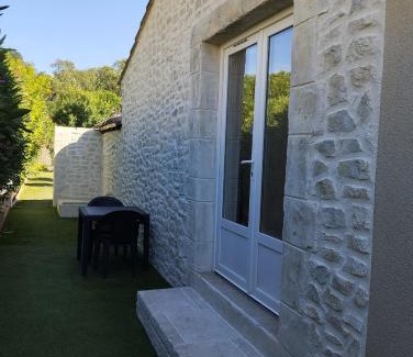 Saint-Etienne-du-Gres Apartment | Bienvenue au pied des Alpilles