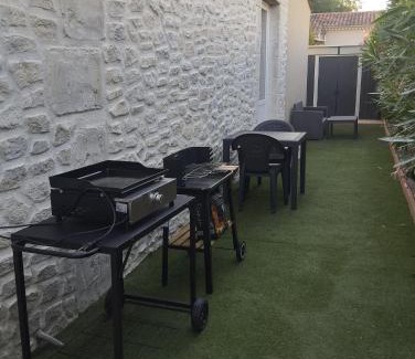 Saint-Etienne-du-Gres Apartment | Bienvenue au pied des Alpilles