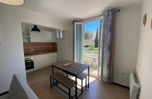 3rd Arrondissement Apartment | Bienvenus ! Appartement Marron