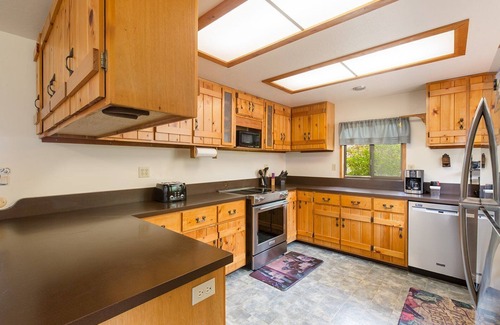 Myrtletown Cabin | 🌤🏡 Big Bay Cabin - Humboldt Bay Views, Cozy, Centrally Located 🌊