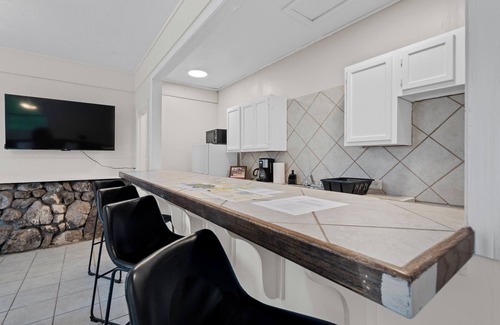 Jones Mills House | Big family friendly, Deck, Pool Table, Propane Grill & Fire Pit!