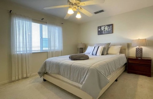 Elk Grove House | Big family home+garage near park