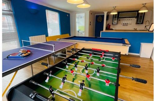 Stonehouse House | Big groups XL HotTub Cinema Arcade Games