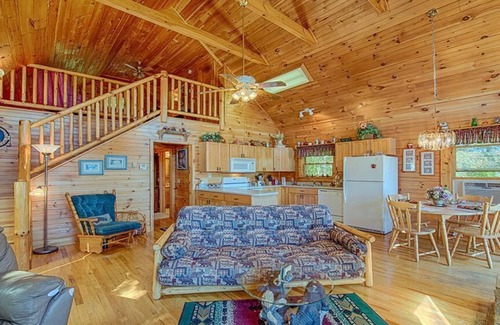 Sheepback Mountain Estates Cabin | Big Hot Tub, Fire Pit, High-Speed WIFI, PRIVATE! 180 Degree Breathtaking Views!