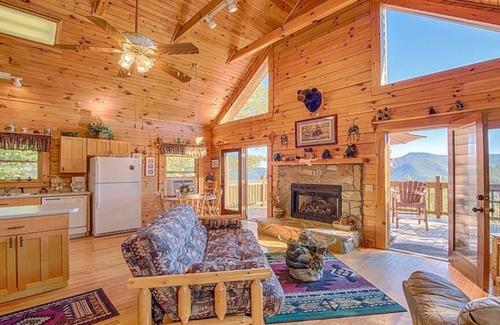 Sheepback Mountain Estates Cabin | Big Hot Tub, Fire Pit, High-Speed WIFI, PRIVATE! 180 Degree Breathtaking Views!