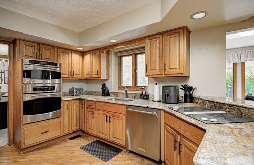 Maxwell House | BIG Indy Funhouse: Huge Game Room, Billiards, Pong, Basketball, & More!