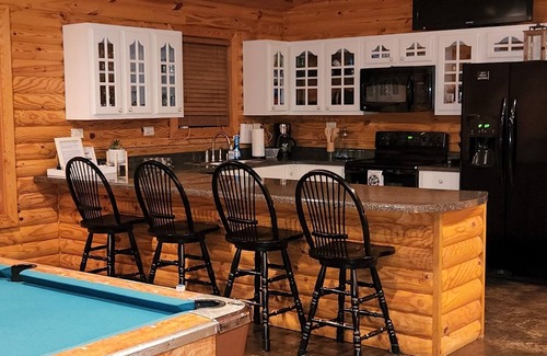 Iuka Cabin | BIG parking lot for boats w/hookup, near boat ramp! Private Cabin at Goat Island