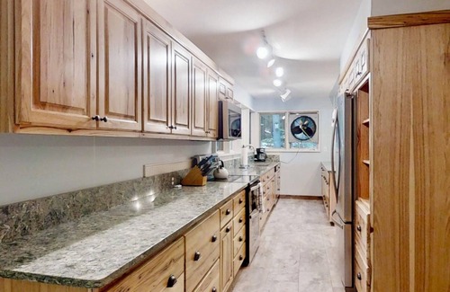 Wetmore Cottage | Big Pine Cottage on Private Lake