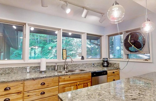 Wetmore Cottage | Big Pine Cottage on Private Lake