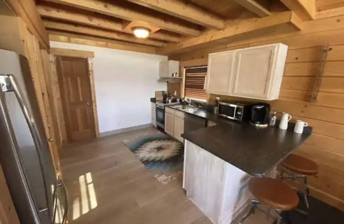 Gallatin Gateway House | Big Sky Retreat Cabin 2