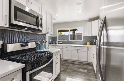 Palm Springs House | Big Splash Private Pool in South Palm Springs!