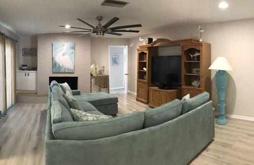Madeira Villa Madeira Villa House | BIG SURF - Very large Beach Home with Hot Tub — 5 Star Rated !