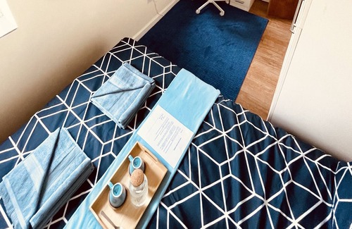 Chorlton-cum-Hardy Apartment | Bijou Flat-Private Kitchen Bathroom & Free Parking